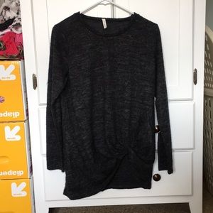 Long sleeve boutique shirt w/ knotted detail